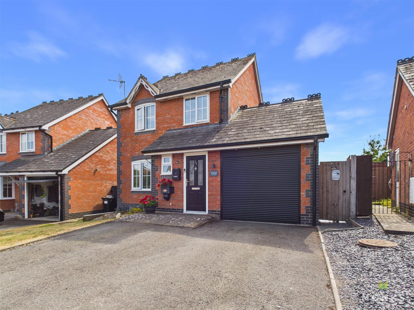 25 Llwyn Perthi, Arddleen, SY22 6QX For Sale
